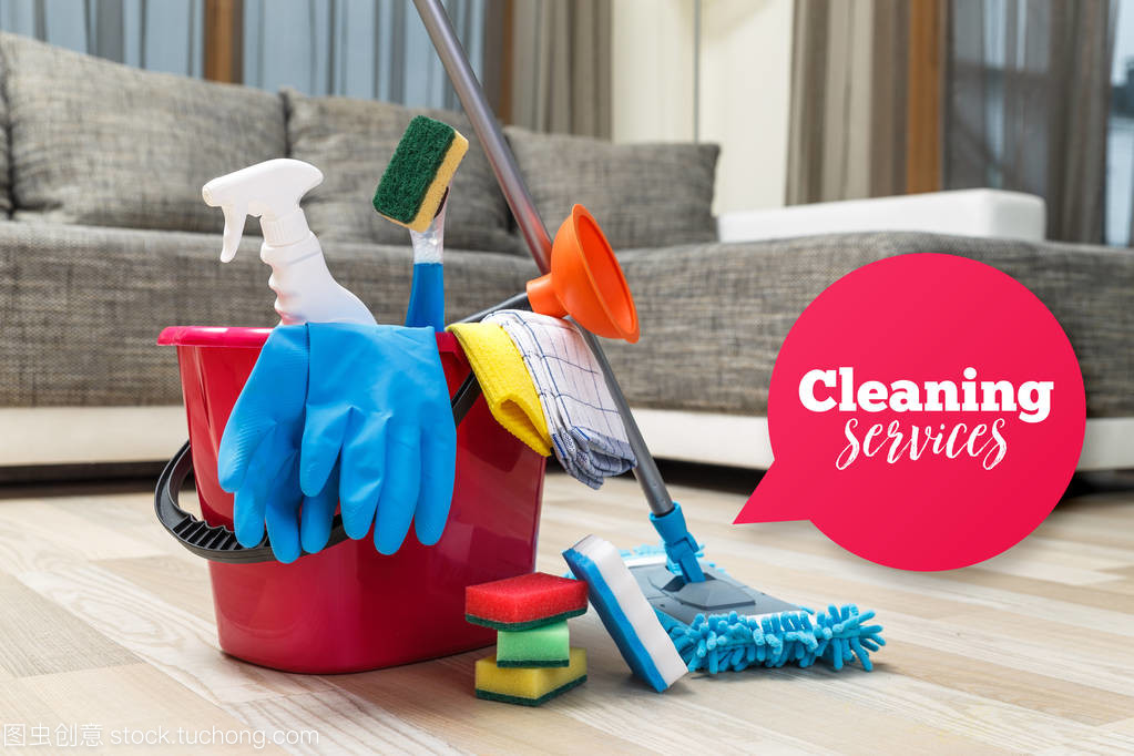 清潔服務。海綿、 化學品和拖把